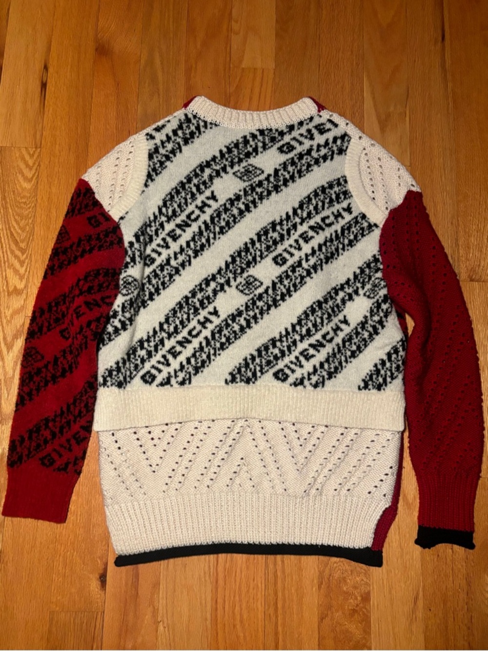 Givenchy Runway Monogram Sweater 🔥🔥 - Picture 4 of 8